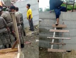 Akses ke Rumah Ditutup Pemkot Jambi, Satu Keluarga Ini Terpaksa Naik Tangga