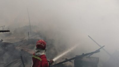 Kebakaran Hebat Hanguskan 4 Rumah Warga di Kota Jambi