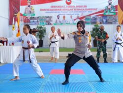 Keren! Kapolres Tebo Peragakan Gerakan Karate Saat UKT Inkado