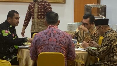 Cek Endra dan Fasha Terlihat Akrab di Rumdis Gubernur Hadiri RUPS Bank Jambi