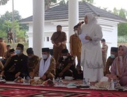 Bupati Masnah Sambut Gubernur Jambi pada Acara Isra Mi’raj 1443 Hijriah di Pendopo Kantor Bupati Muarojambi