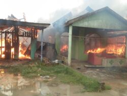 Kebakaran Kembali Melanda Kualatungkal, Empat Rumah Warga Hangus