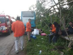 Kelahar Bus Copot, Mobil KKN Mahasiswa Unja Terbalik di Tebo