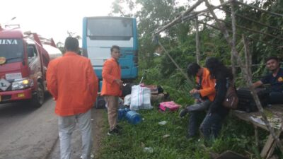 Kelahar Bus Copot, Mobil KKN Mahasiswa Unja Terbalik di Tebo