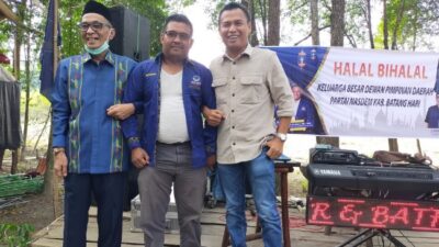 Sekretaris PKB Batanghari Terpincut NasDem, Bakhtiar Langsung Kasih Baju Baru