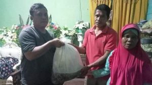 Anggota DPRD Provinsi Jambi Berikan Bantuan Bibit Ikan ke Desa Lampisi