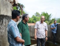 Komisi III DPRD Muarojambi Mengecek Titik Banjir di Depan UIN STS Jambi