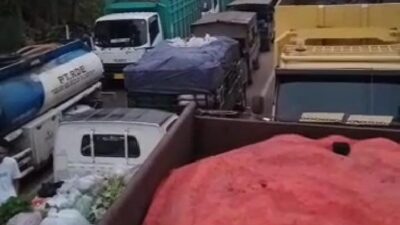 PARAH: Jalanan di Kota Jambi macet parah karena perbaikan jalan. (DETAIL/Ist)