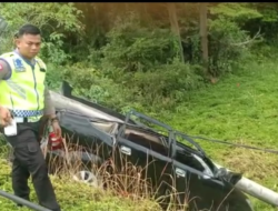 Identitas Korban Kecelakaan Mobil yang Menghantam Tiang Listrik Ternyata Satu Keluarga