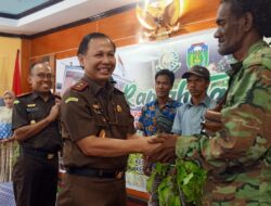 Suku Anak Dalam Terima 20 Ribu Bibit Tanaman Hutan