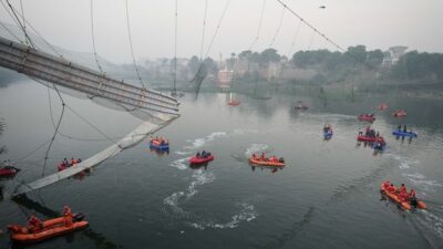 Korban Tewas Akibat Jembatan Ambruk India Bertambah Jadi 137 Orang