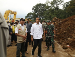 Jokowi Mengecek Cugenang yang Merupakan Episentrum Dari Gempa Bumi di Cianjur