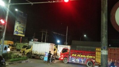 Breaking News! Pal 10 Macet Total, Truk Batu Bara Padati Semua Arah Jalan