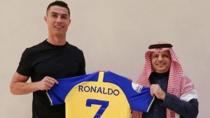 Ronaldo Resmi Gabung Al Nassr Sampai 2025