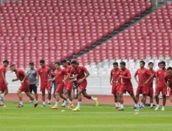 Momen Kocak Kitman Timnas Indonesia Ketinggalan Bus di GBK