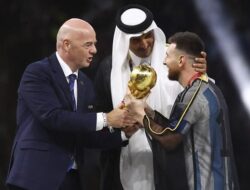 Jadi Kontroversi, Apa Arti Jubah Bisht yang Emir Qatar Beri ke Messi?