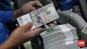 Rupiah ‘Demam’ ke Rp 15.612 di Tengah Penantian Kenaikan Suku Bunga BI