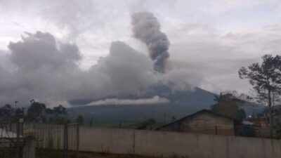 Erupsi Kerinci Terus Berlanjut, Abu Vulkanik Capai 5.005 Meter dari Permukaan Laut