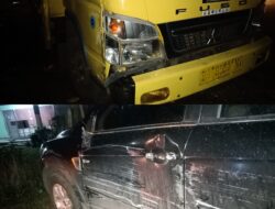 Hendak Menyalip, Mobil Bakri Dibantai Truk Batu Bara PT BHS