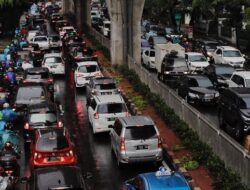 Netizen soal Jakarta Awali Februari dengan Hujan: Macetnya Dobel