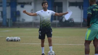 Luis Milla Sakit Jelang Persib vs PSS