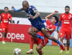 Persib vs PSS Digelar di GBLA dengan Penonton