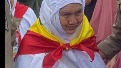 Bupati Karimun Lepas Keberangkatan Jamaah Haji