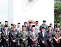 Peringatan Hari Pahlawan, Pjs Bupati Bersama Ketua DPRD Batanghari Ziarah Ke Makam Pahlawan Ksatria Bhakti