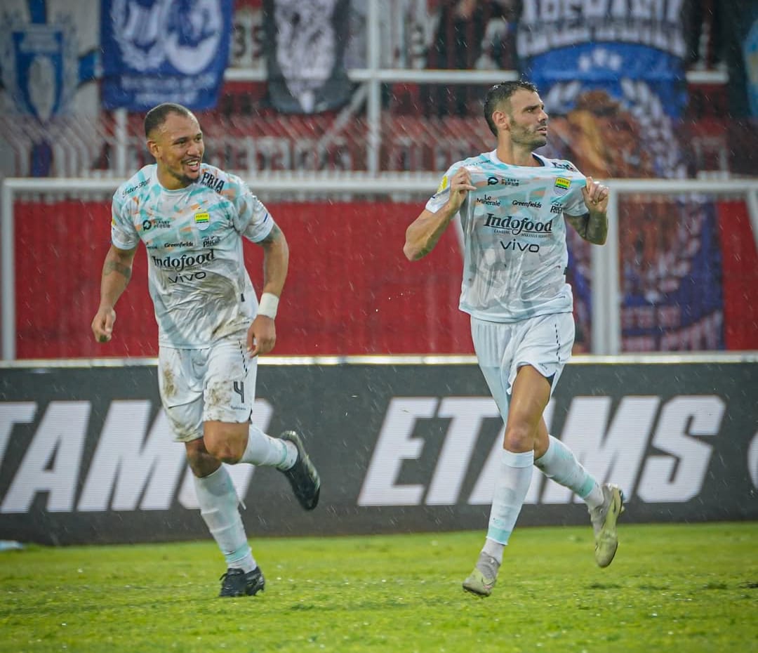 Persib Bandung berhasil curi 3 poin di kandang Arema FC. (ist)