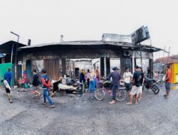 Dipicu Korsleting Listrik, 4 Unit Ruko Hangus Terbakar di Warung Satu Karang Bahagia